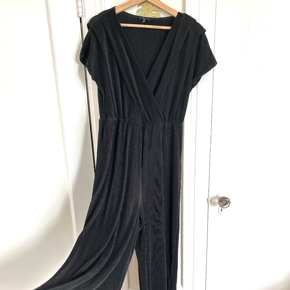 Black Wide-Leg Pleated Jumpsuit – Size XL